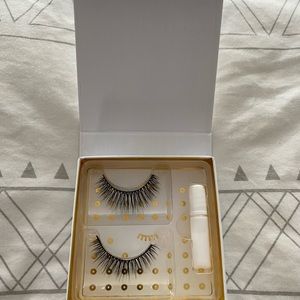 False eyelashes